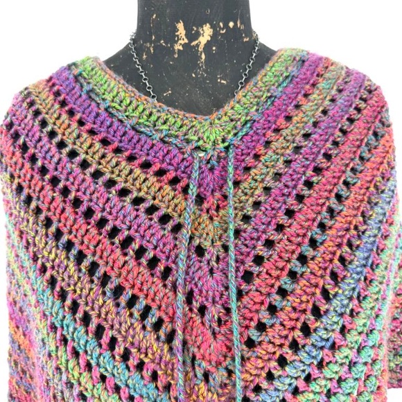 Hand crocheted poncho, beautiful colors. - Picture 7 of 9